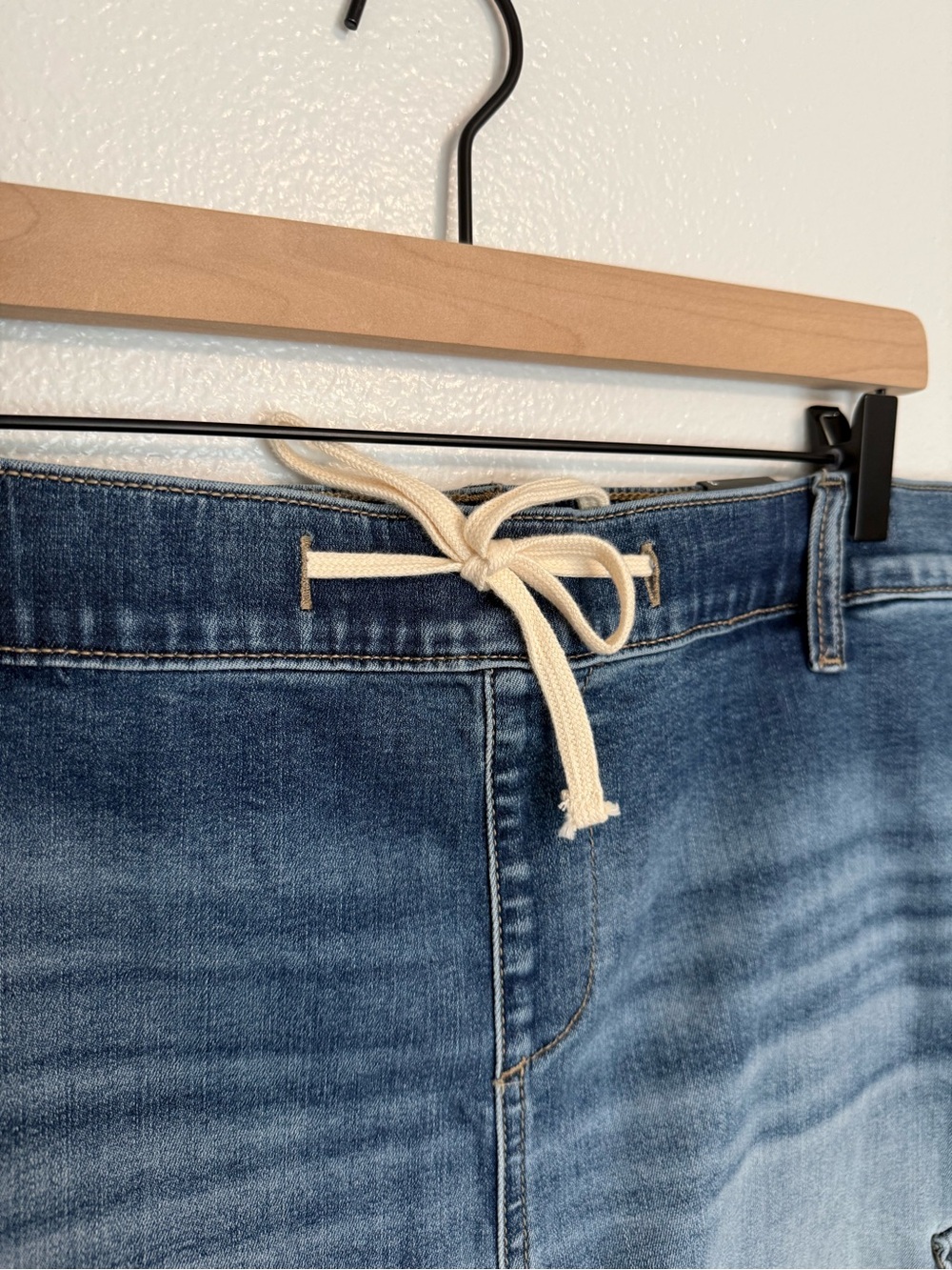 Torrid - 8'' Weekend Bermuda Blue Pull On Mid-Rise Drawstring Cargo Short - 3X - Picture 4 of 9